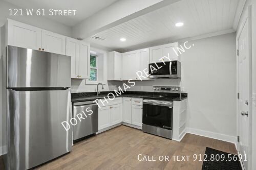 Building Photo - 121 W 61st St