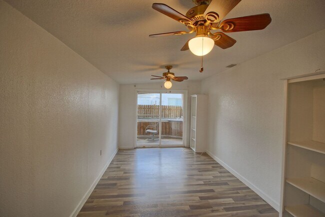 Foto del edificio - 743 Hummingbird Lane