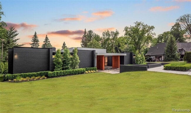 Building Photo - 3467 Sutton Pl
