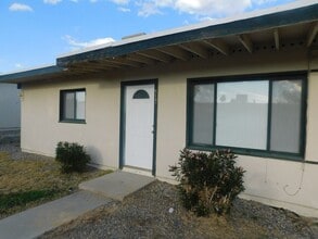 Building Photo - 517 Palm Dr