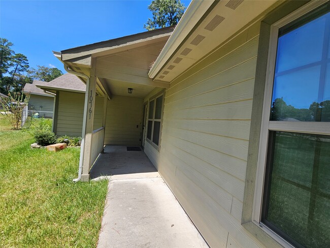 Building Photo - 10761 Royal Terrell Dr