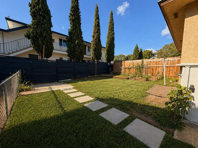 Foto del edificio - North National City 2 bedroom Home with large private yard and parking