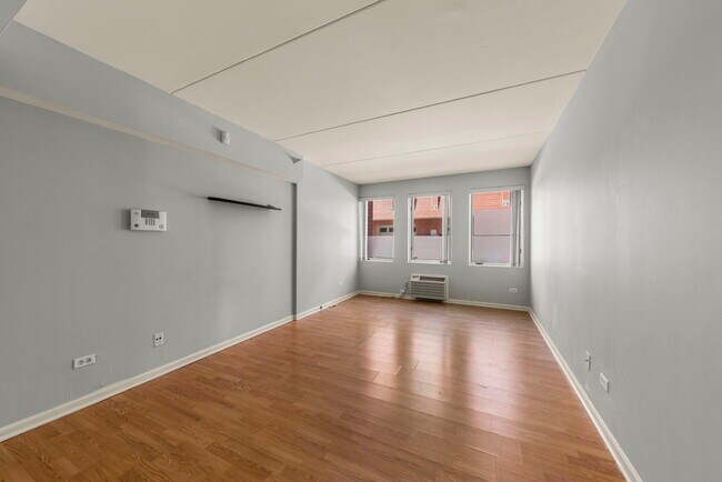 Foto del edificio - 1041 Susan Collins Ln