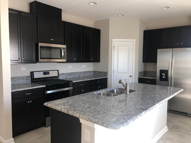 Building Photo - 165 Ferndale Way