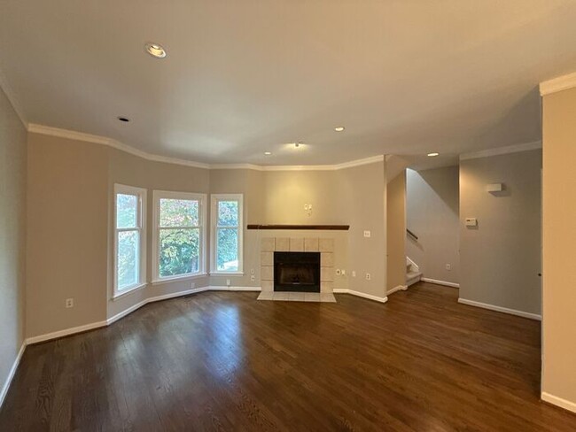 Building Photo - Beautiful townhome in Uptown Charlotte