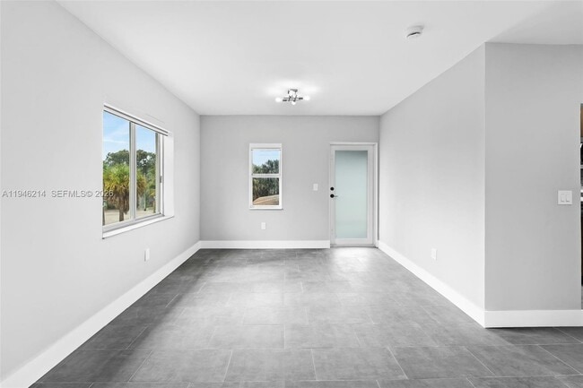 Foto del edificio - 2363 NW 15th St