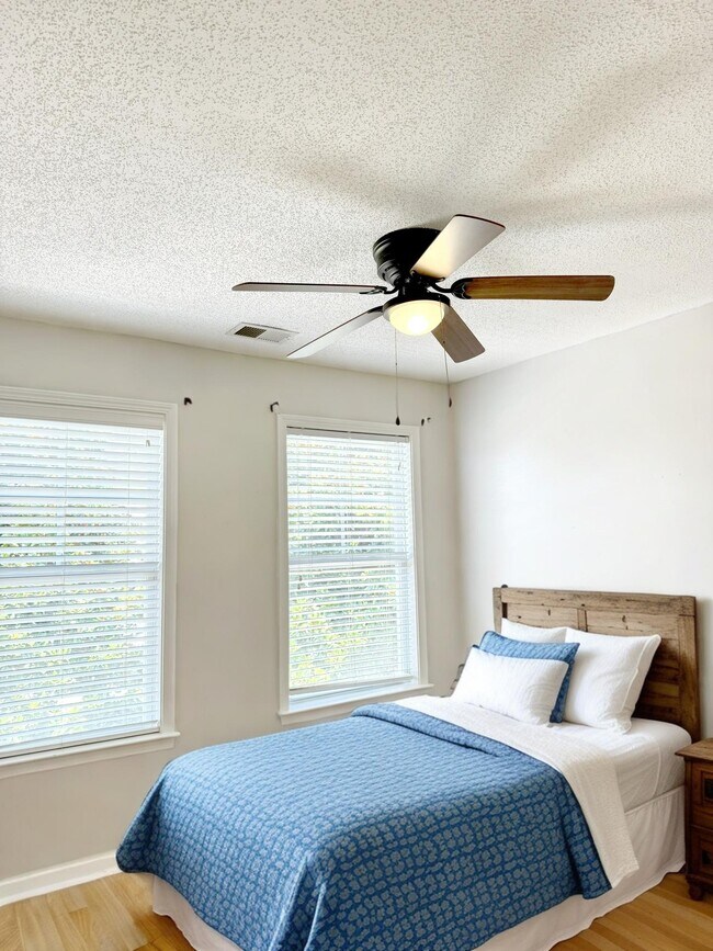 Foto del edificio - 1547 Harlow Ct