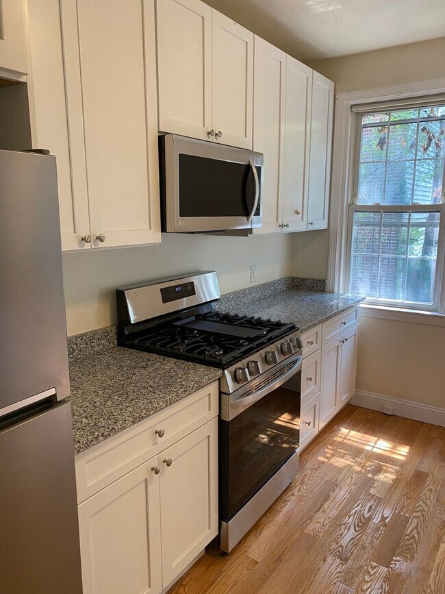 Foto del edificio - Spacious Studio Coming Available