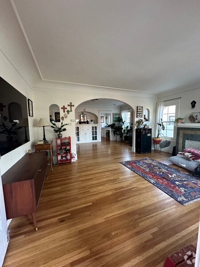 El SerenoBerkshire Historic Dist Short Term Apartments for Rent Los