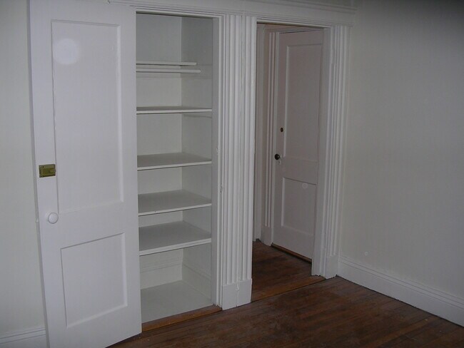 Building Photo - 211 Park Dr