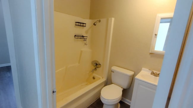 Building Photo - 905 N Main St