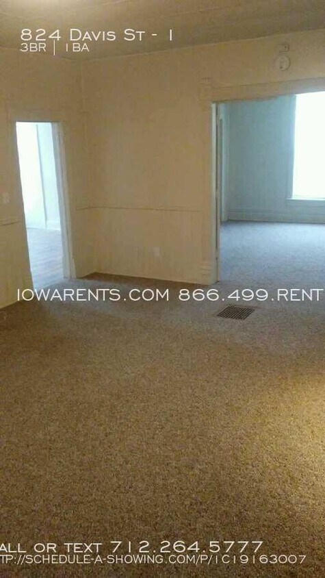 Primary Photo - 824 Davis Ave