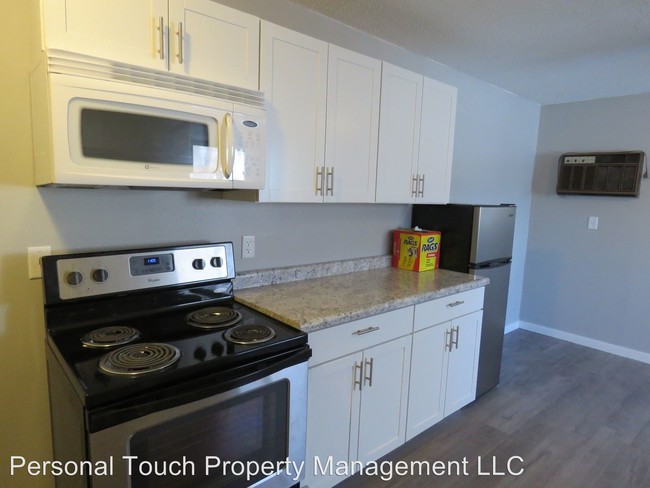 Building Photo - 717 30th St N