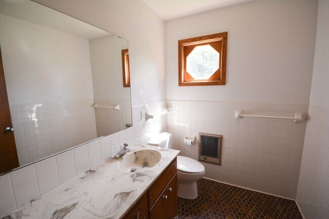Building Photo - End unit condo in Historic SW neighborhood!