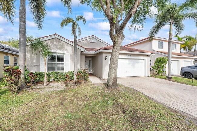 Foto del edificio - 4945 SW 34th Terrace
