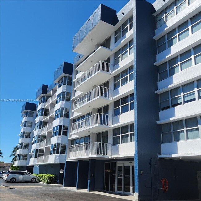 Foto del edificio - 16565 NE 26th Ave