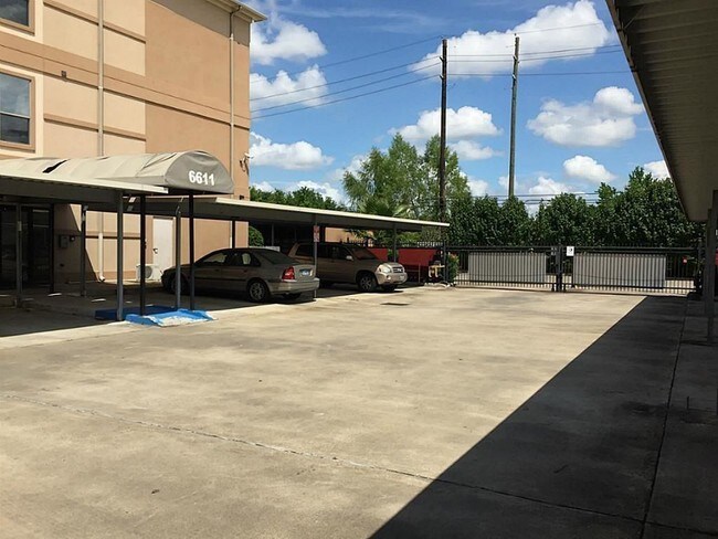 Foto del edificio - 6611 W Sam Houston Pkwy S