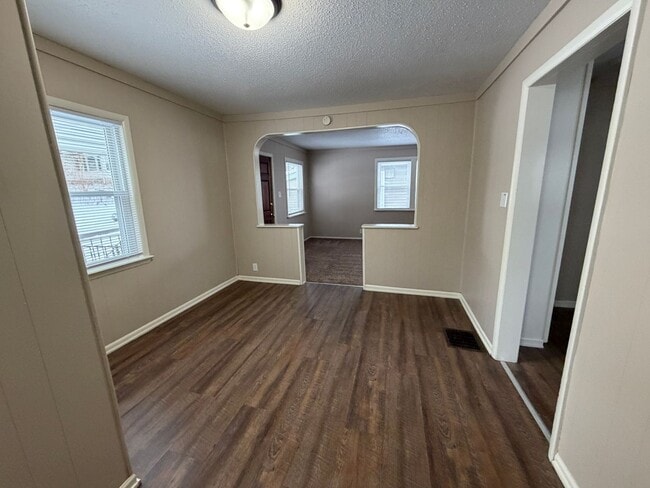 Building Photo - 2501 Oakridge Rd