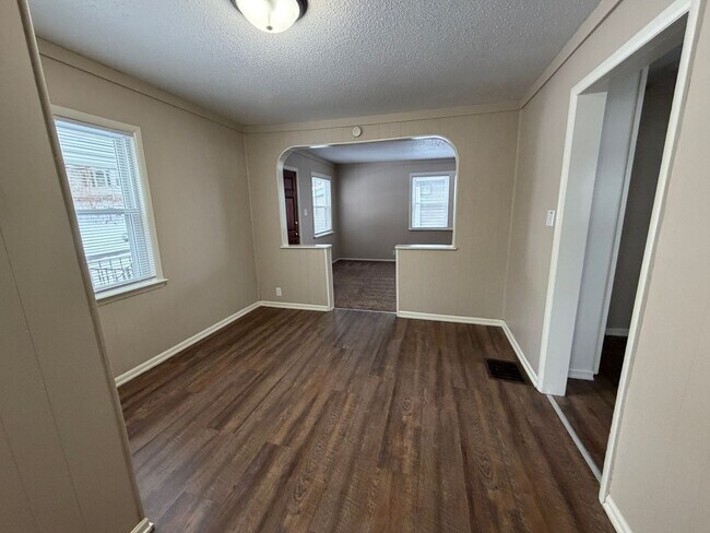 Foto del edificio - 2501 Oakridge Rd