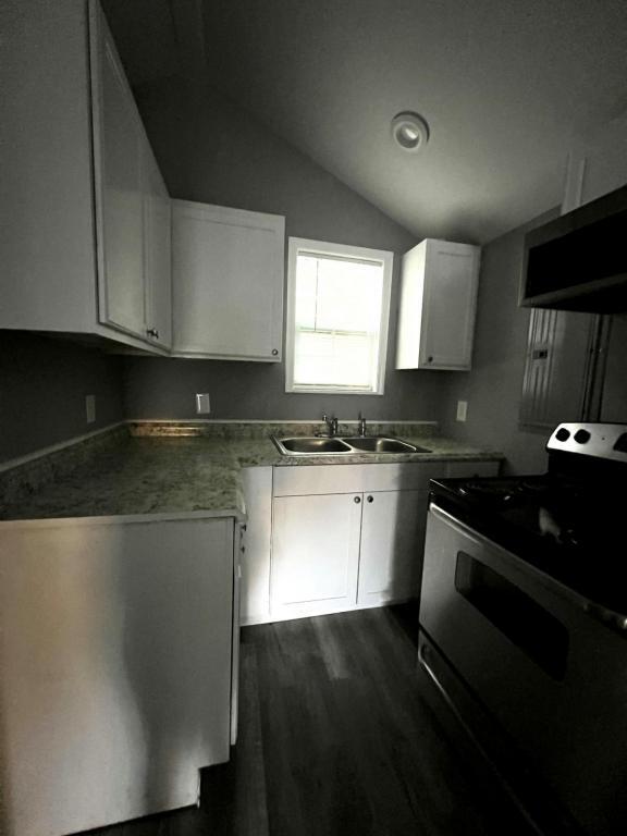 Building Photo - 135 Honeysuckle Ln