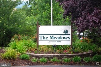 Building Photo - 424 Meadowview Ln