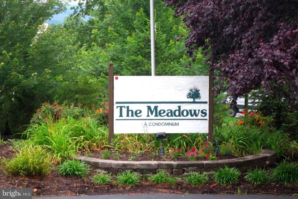 Primary Photo - 424 Meadowview Ln