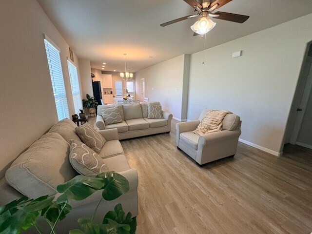 Foto del edificio - 341 Emerald Thicket Ln
