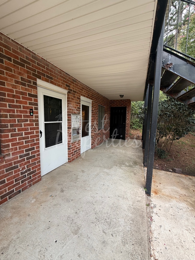 Building Photo - 317 Cambout St