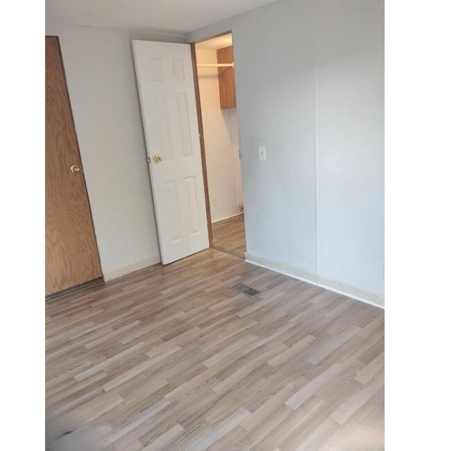 Building Photo - 2301 Parrott Dr