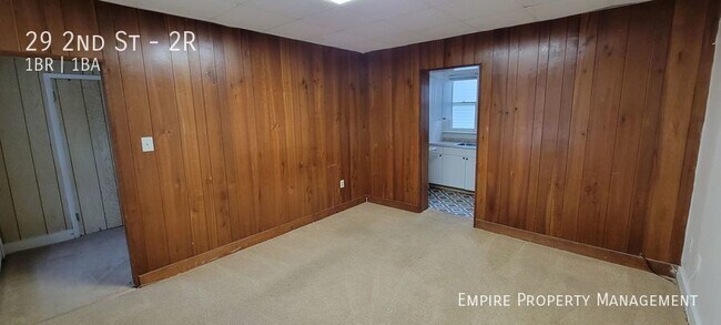Building Photo - 2nd Floor: 1 Bedroom / 1 Bathroom Apartmen...