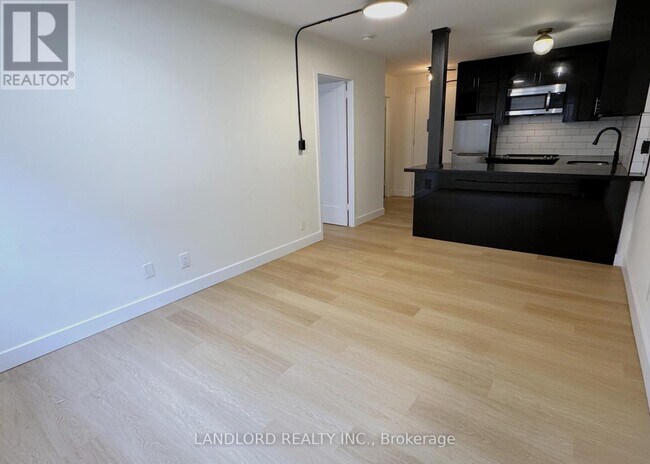Photo du bâtiment - 308-420 EGLINTON Ave