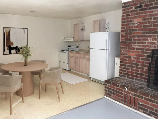 Building Photo - 418 NW Maryland St