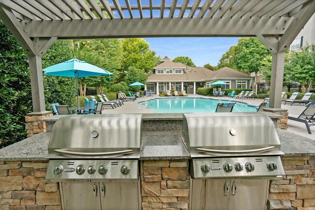 Piscina y patio - Rutherford Glen