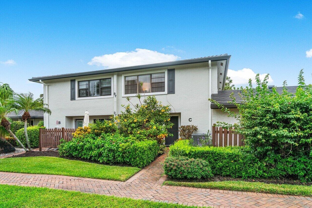Foto principal - 27 Southport Ln