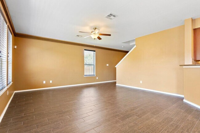 Building Photo - 2302 McCook Dr