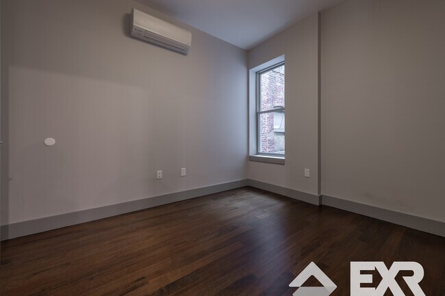 Building Photo - 412 Suydam St