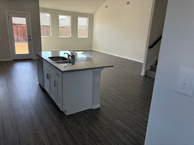 Building Photo - Charming 4BR House in Celina