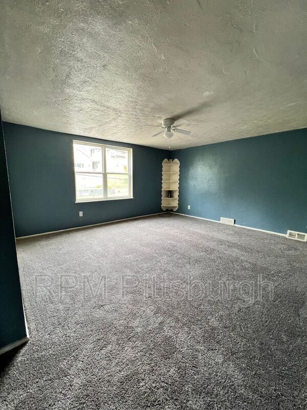 Building Photo - 200 Alries St