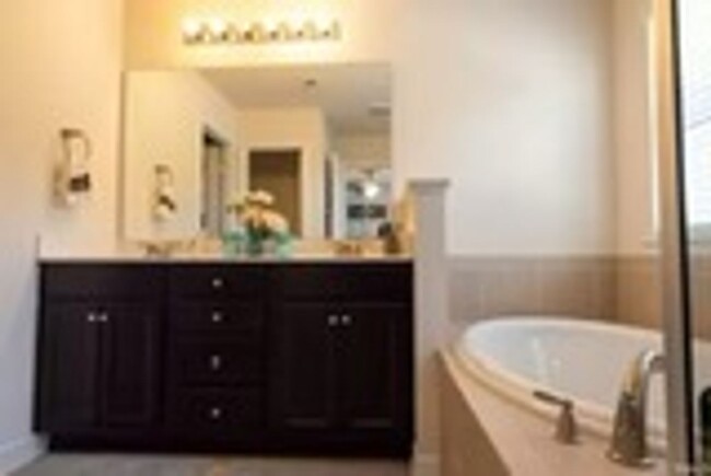 Building Photo - Townhome in Flowers Plantation with Water ...