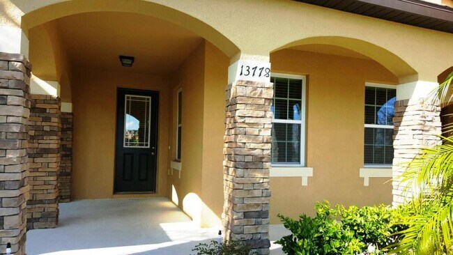 Foto del edificio - 13778 Summerport Trail Loop