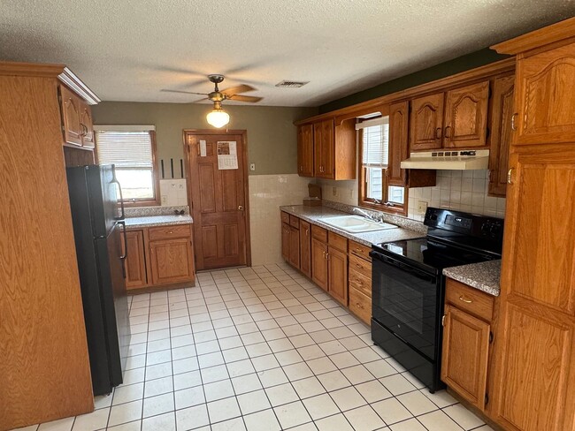 Building Photo - Rare 4 Bedroom Ranch Style Rental in Haver...