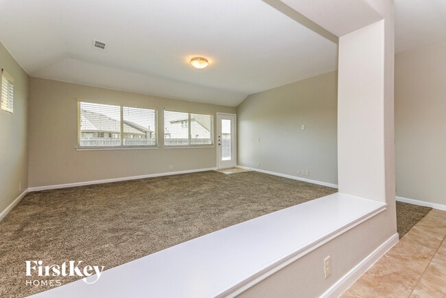 Building Photo - 750 Lowell Dr