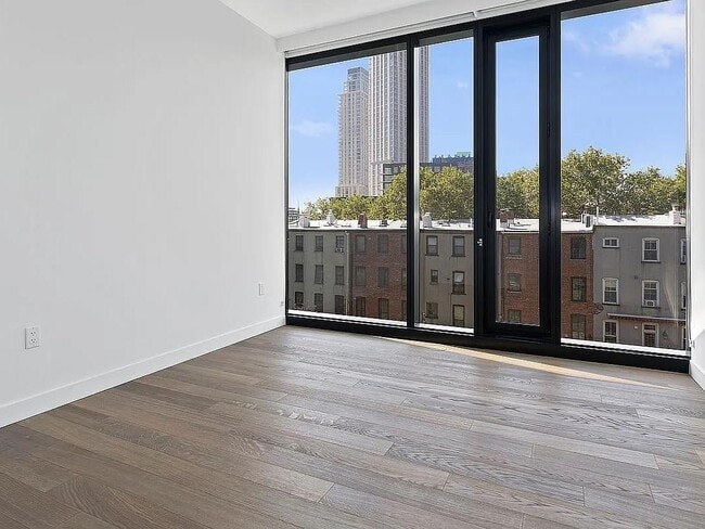 Building Photo - 21-30 44th Dr