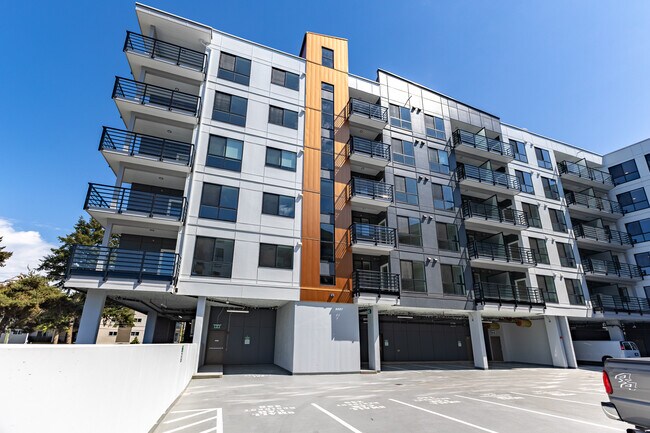 Photo du bâtiment - Brand New 2 Bedroom Living in the Heart of Langley