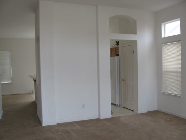 Building Photo - 930 Desert Breeze Way