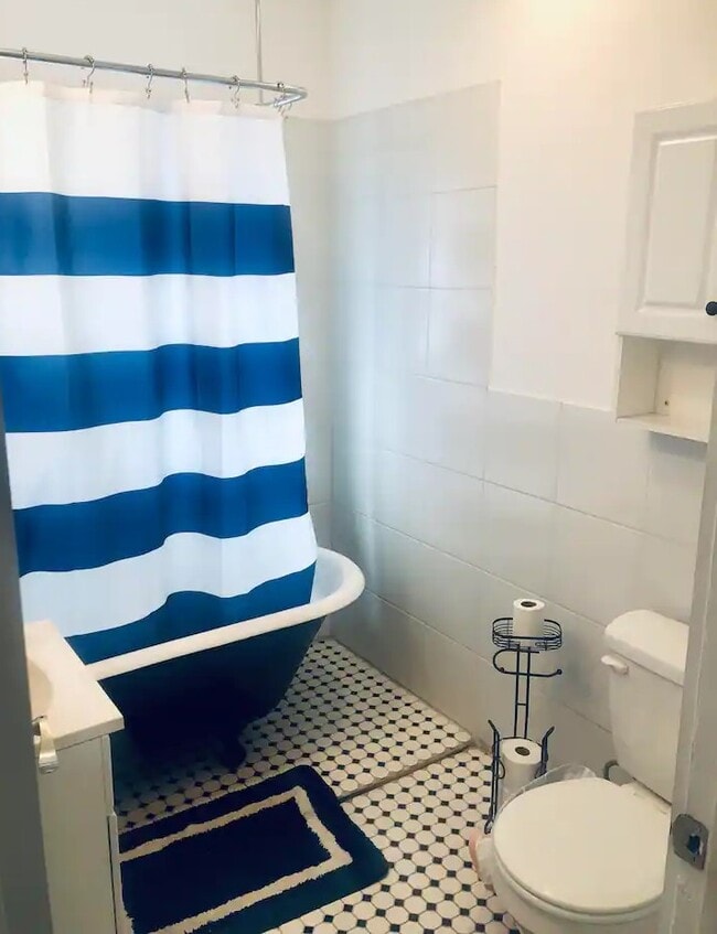 Foto del edificio - 1037 W 73rd St