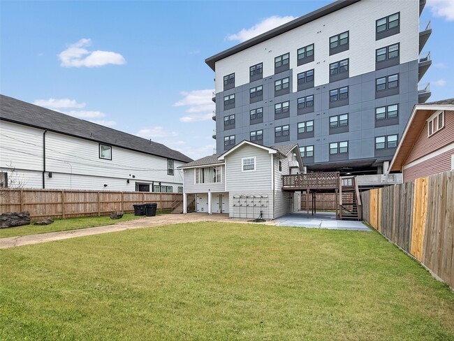 Building Photo - 914 1/2 W 21st St