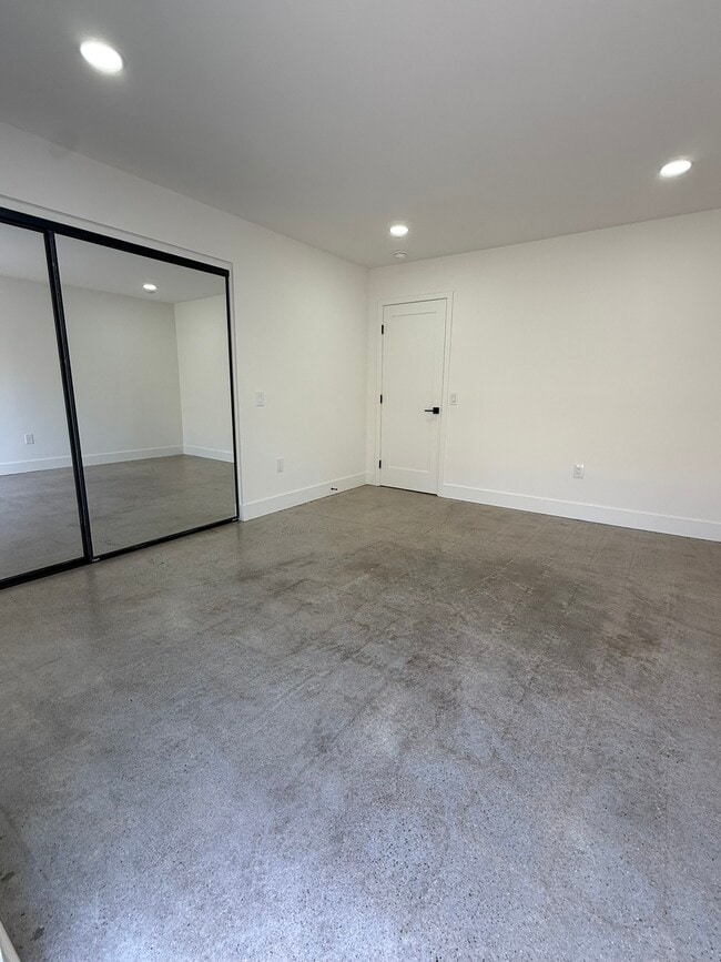 Building Photo - 14962 Rolling Ridge Dr