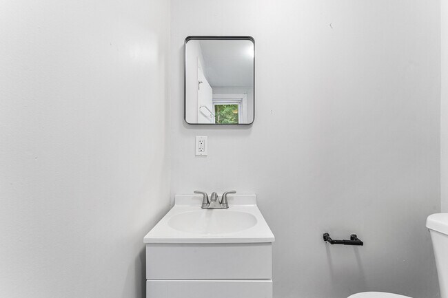Building Photo - 1103 S Brynwood Dr