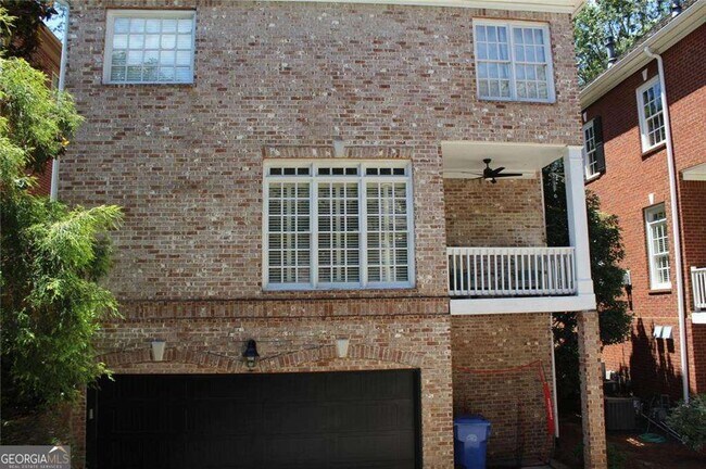 Building Photo - 704 Longleaf Dr NE